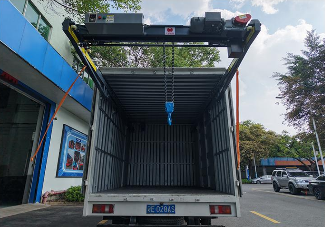 Electric Heavy-Duty Van Crane | Extendable Loading System for Containers